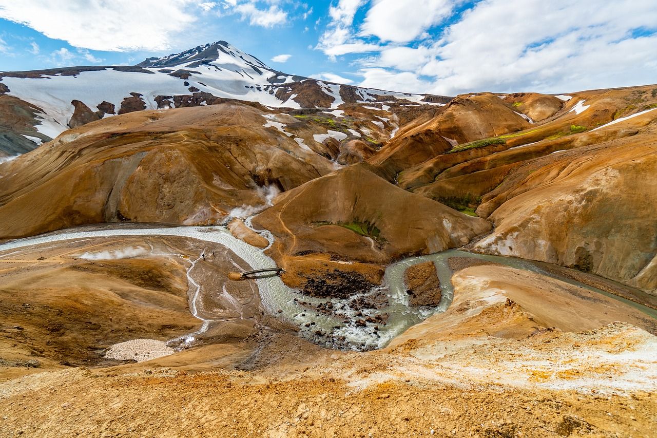 découvrez l'énergie géothermique, une source d'énergie renouvelable et durable qui utilise la chaleur de la terre pour produire de l'électricité et chauffer des bâtiments. explorez ses avantages, ses applications et son potentiel pour un avenir énergétique plus vert.