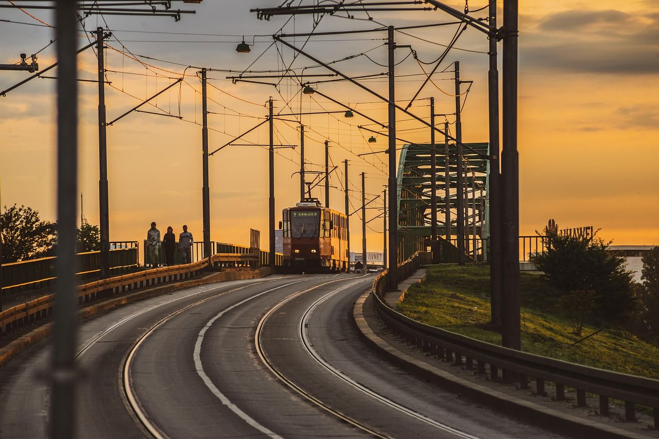 découvrez tout ce qu'il faut savoir sur l'infrastructure, ses composants essentiels, son impact sur le développement et les solutions innovantes pour optimiser vos projets urbains et industriels.