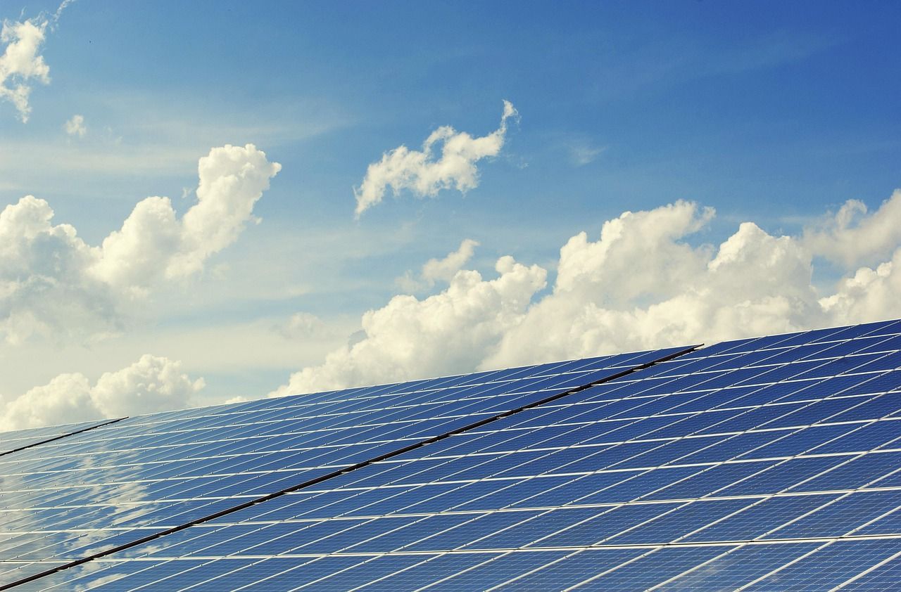 découvrez l'énergie renouvelable, une solution durable pour un avenir plus vert. apprenez comment les sources d'énergie renouvelables comme le solaire, l'éolien et l'hydraulique peuvent réduire notre empreinte carbone et favoriser un développement respectueux de l'environnement.