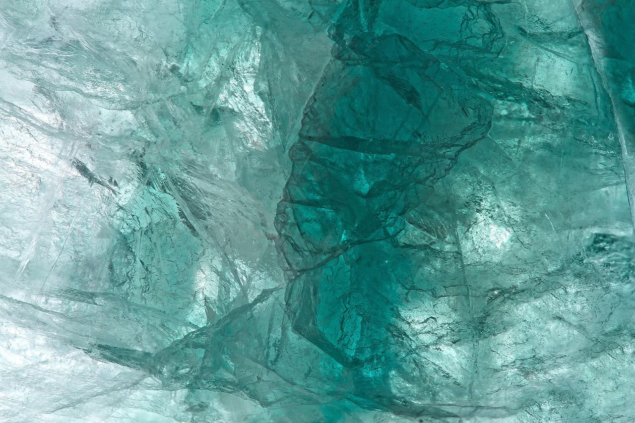 découvrez tout sur l'eau fossile, une eau souterraine ancienne et précieuse, ses caractéristiques, son origine et son importance pour l'environnement.