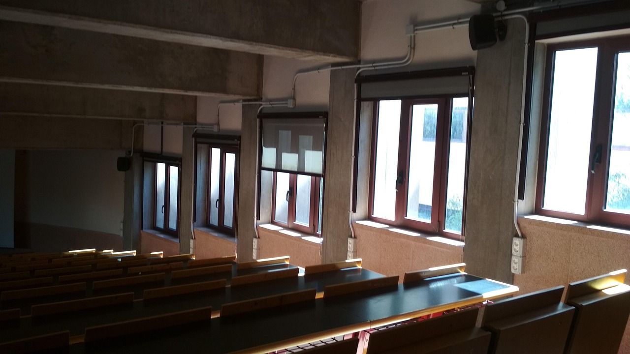 découvrez comment les écoles calmes favorisent un environnement d'apprentissage paisible et propice à la concentration des élèves.