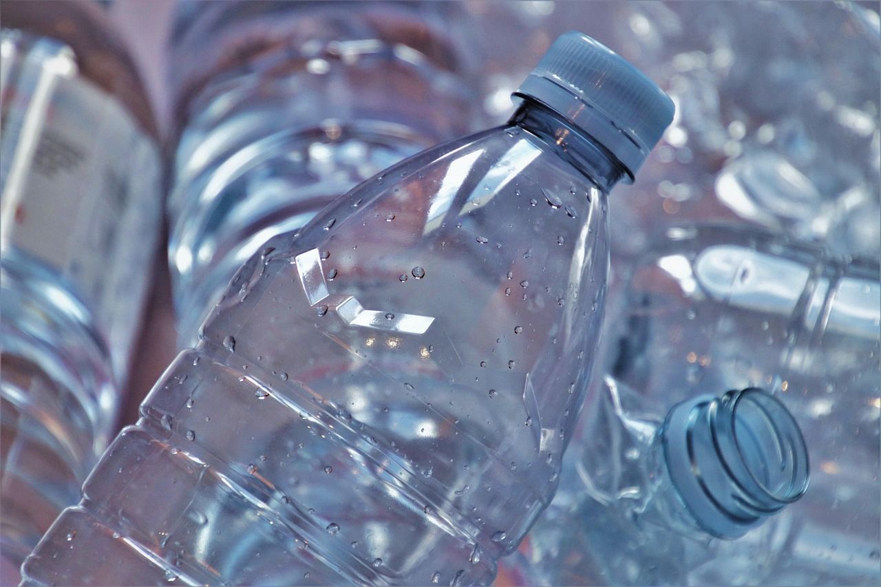 plastic odyssey est une aventure maritime innovante dédiée à la lutte contre la pollution plastique, combinant exploration, science et éducation pour promouvoir un avenir durable.