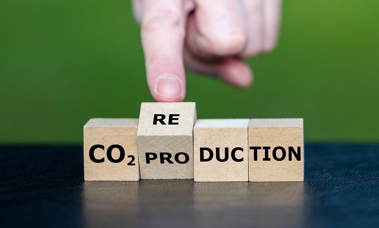 découvrez qu'est-ce que l'empreinte carbone, comment la mesurer et des astuces pour la réduire afin de protéger l'environnement.