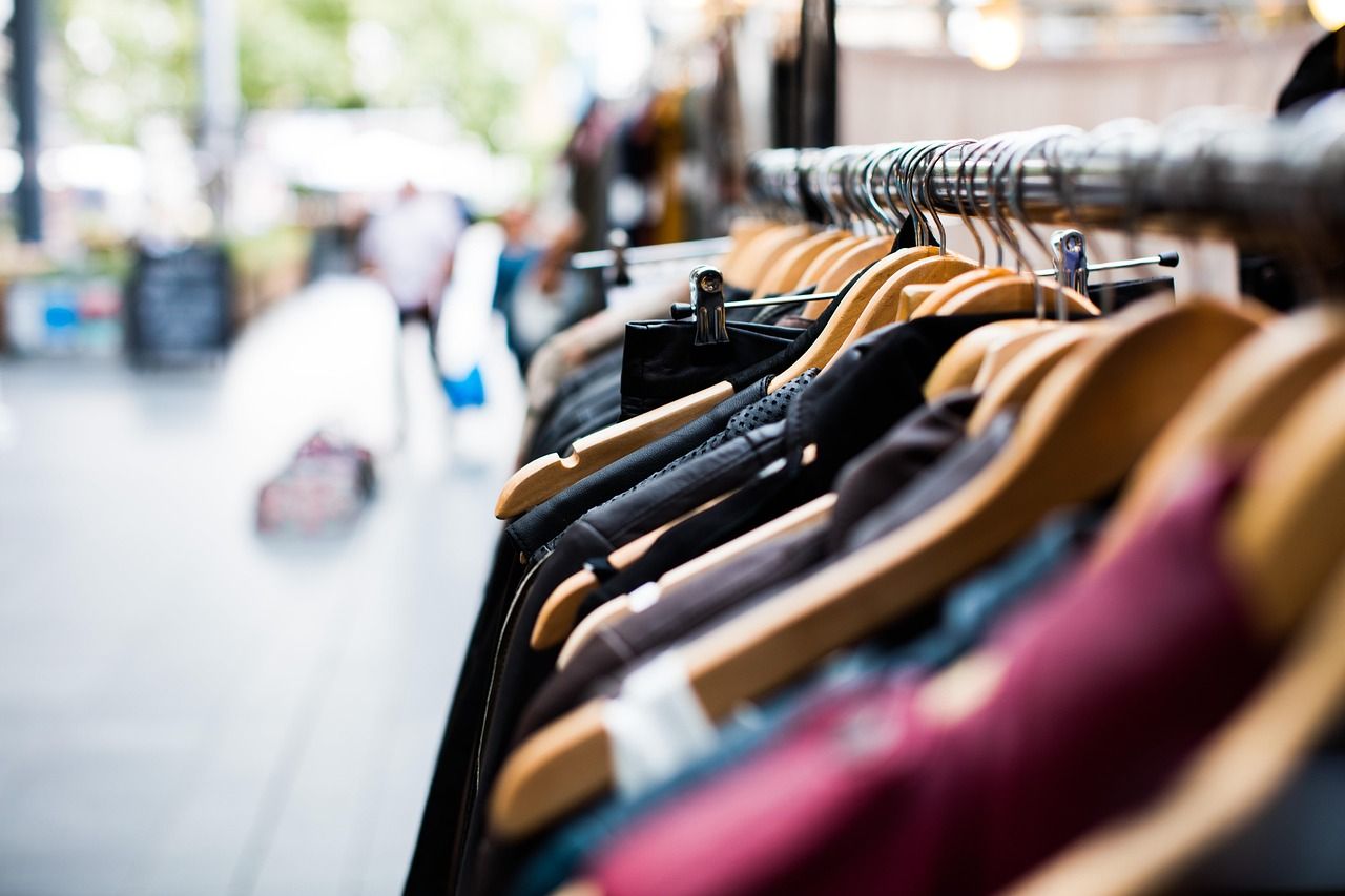 découvrez les meilleurs conseils et astuces pour faire du shopping d'occasion, économisez de l'argent tout en adoptant un mode de consommation écologique et responsable.