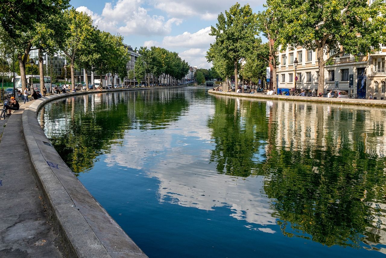 découvrez paris, la ville lumière, célèbre pour sa riche histoire, ses monuments emblématiques tels que la tour eiffel et le louvre, ainsi que sa culture vibrante et sa gastronomie raffinée. explorez ses quartiers pittoresques et laissez-vous envoûter par son ambiance unique.