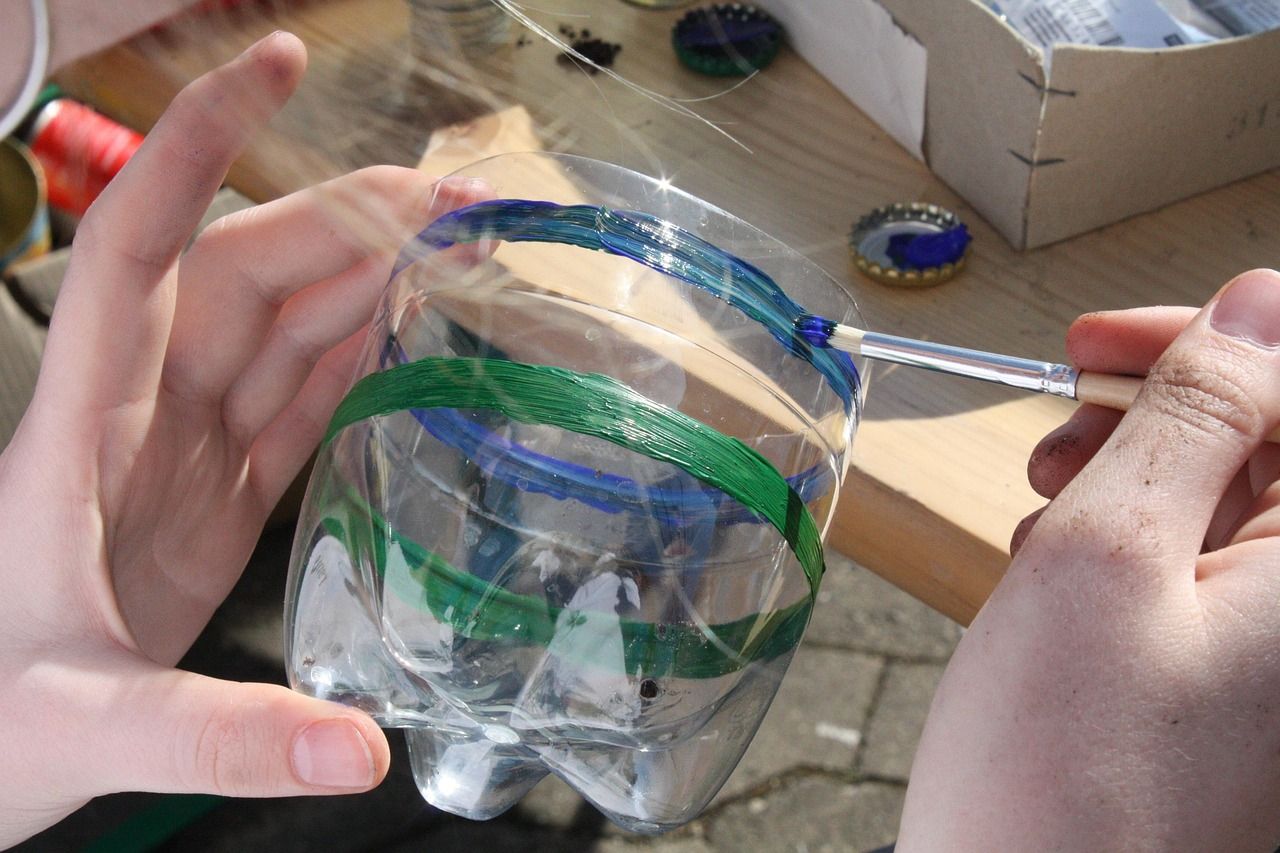 découvrez l'upcycling, une démarche écoresponsable qui transforme les objets et matériaux anciens en créations nouvelles et uniques, réduisant ainsi le gaspillage et favorisant la créativité durable.
