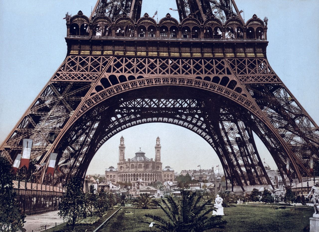 découvrez l'hôtel de ville de paris, un monument emblématique au cœur de la capitale française, mêlant histoire, architecture et vie municipale.