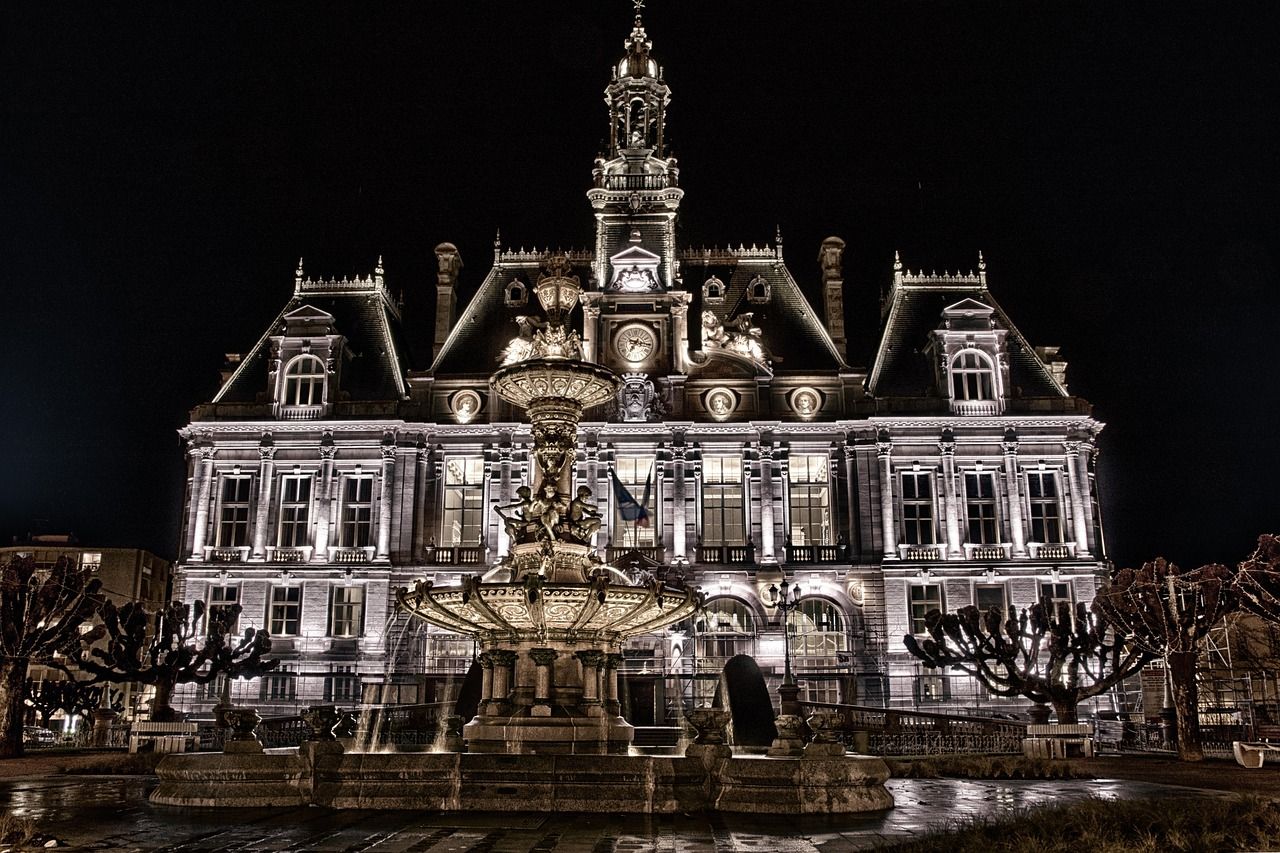 découvrez l'hôtel de ville de paris, un édifice emblématique au cœur de la capitale française, riche en histoire et symbole de la vie municipale.