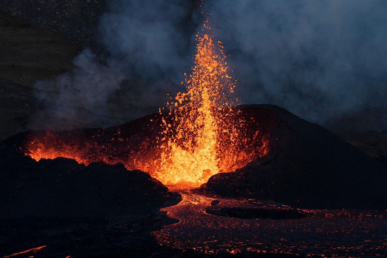 découvrez l'impact des volcans sur le climat mondial, leurs effets sur l'atmosphère et les changements environnementaux liés aux éruptions volcaniques.