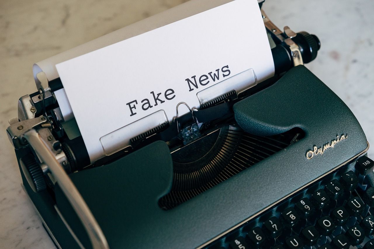 informations erronées ou délibérément fausses diffusées à grande échelle, la désinformation influence l'opinion publique et nécessite vigilance et esprit critique.